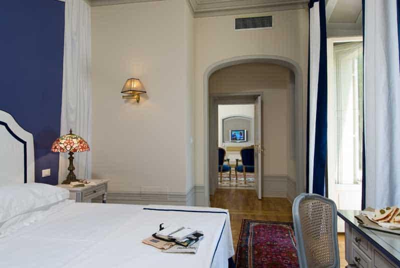 Junior suite elegante con dettagli liberty e vista sulle colline del Chianti