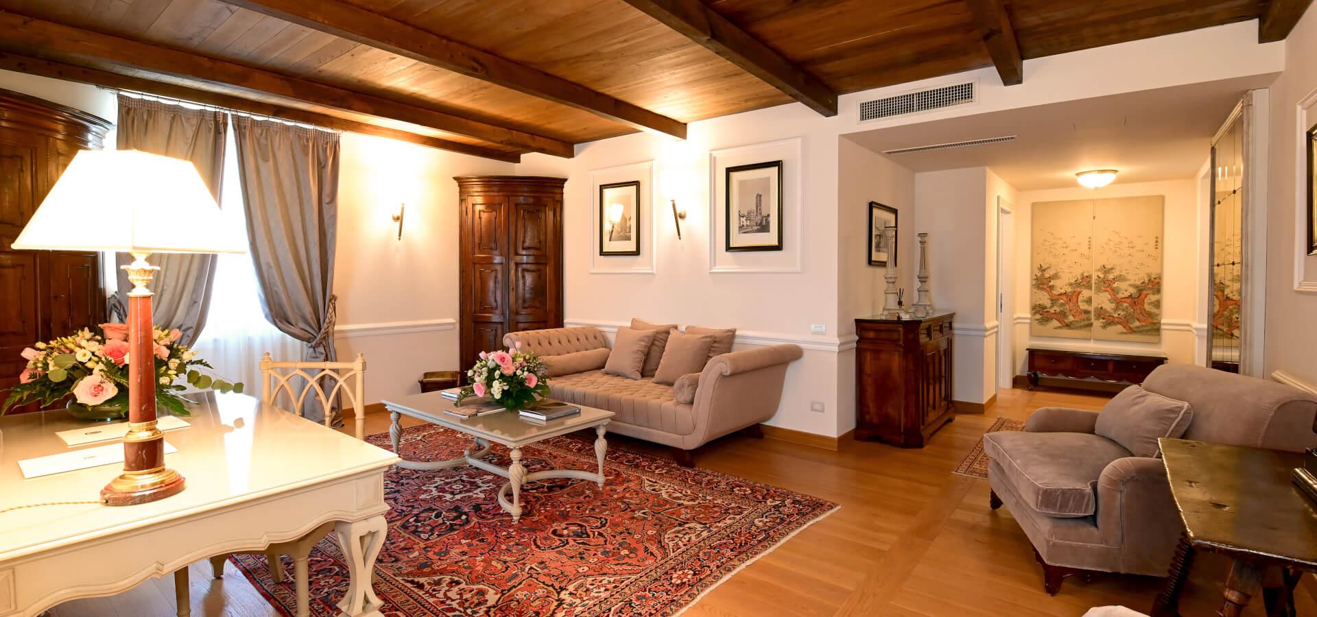 Suite elegante della tenuta Le Calvane