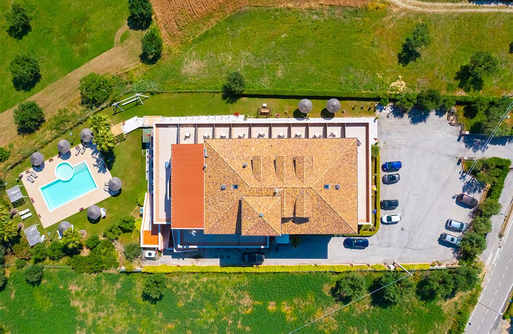 Piscina affacciata sul mare