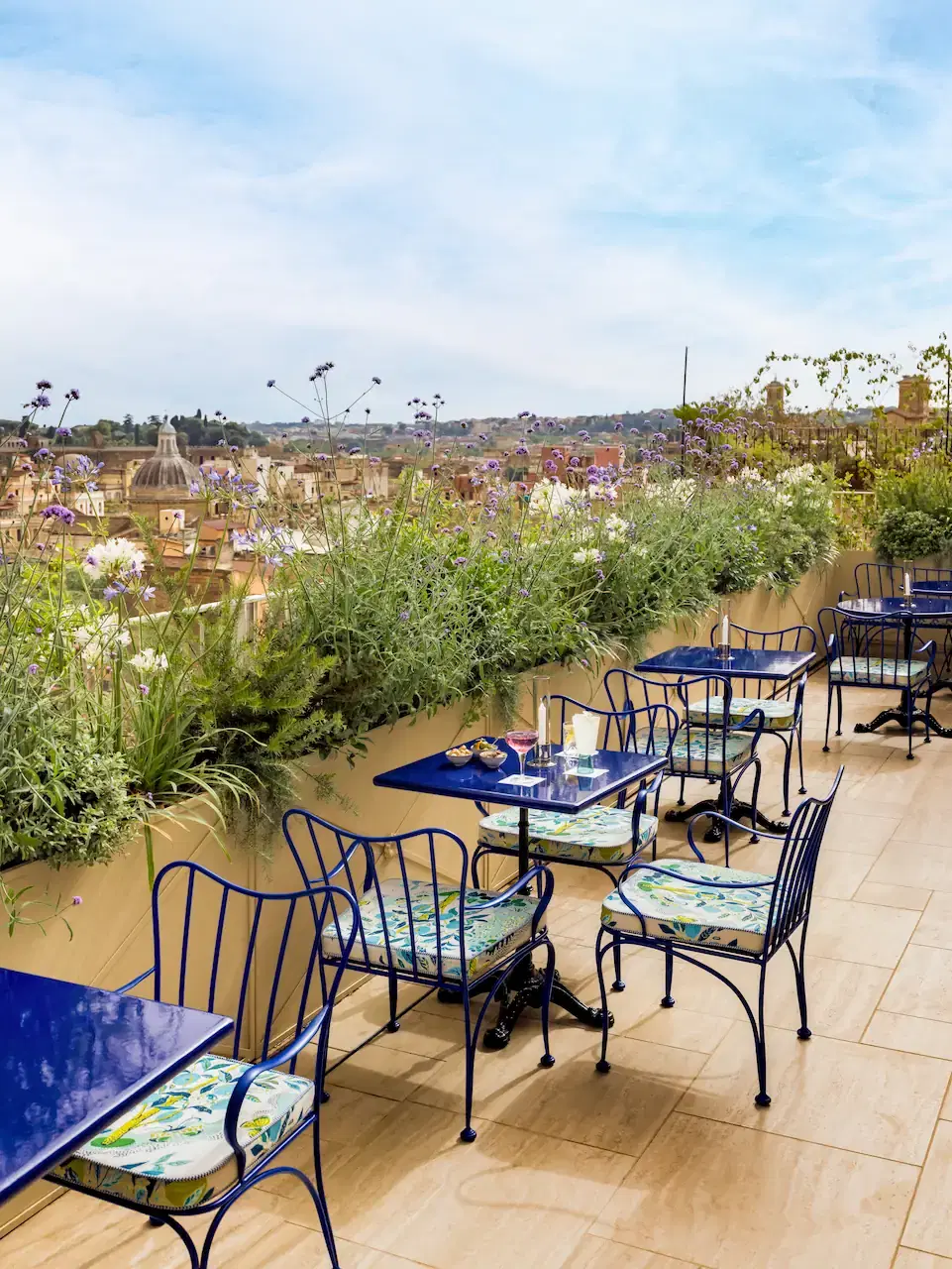Cocktail sulla terrazza sul tetto di Casa Monti