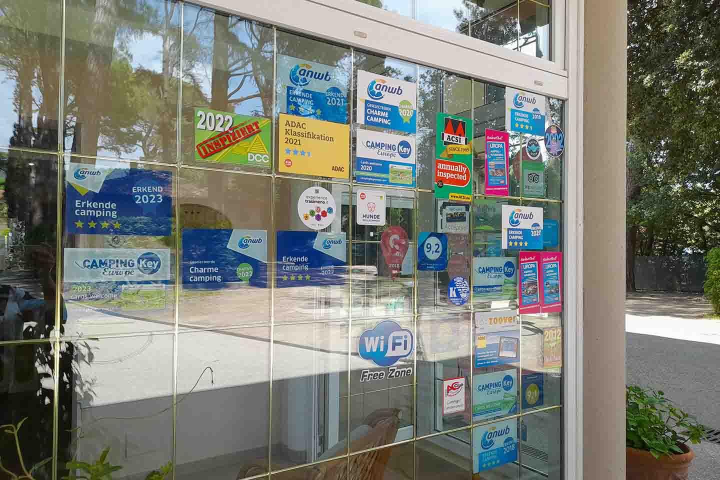 Vista esterna Hotel Kursaal sul Lago Trasimeno