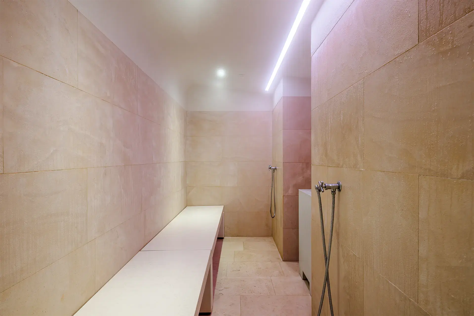 Piscina e docce emozionali