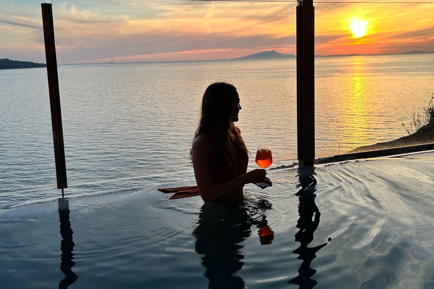 Piscine idromassaggio sulla terrazza del resort