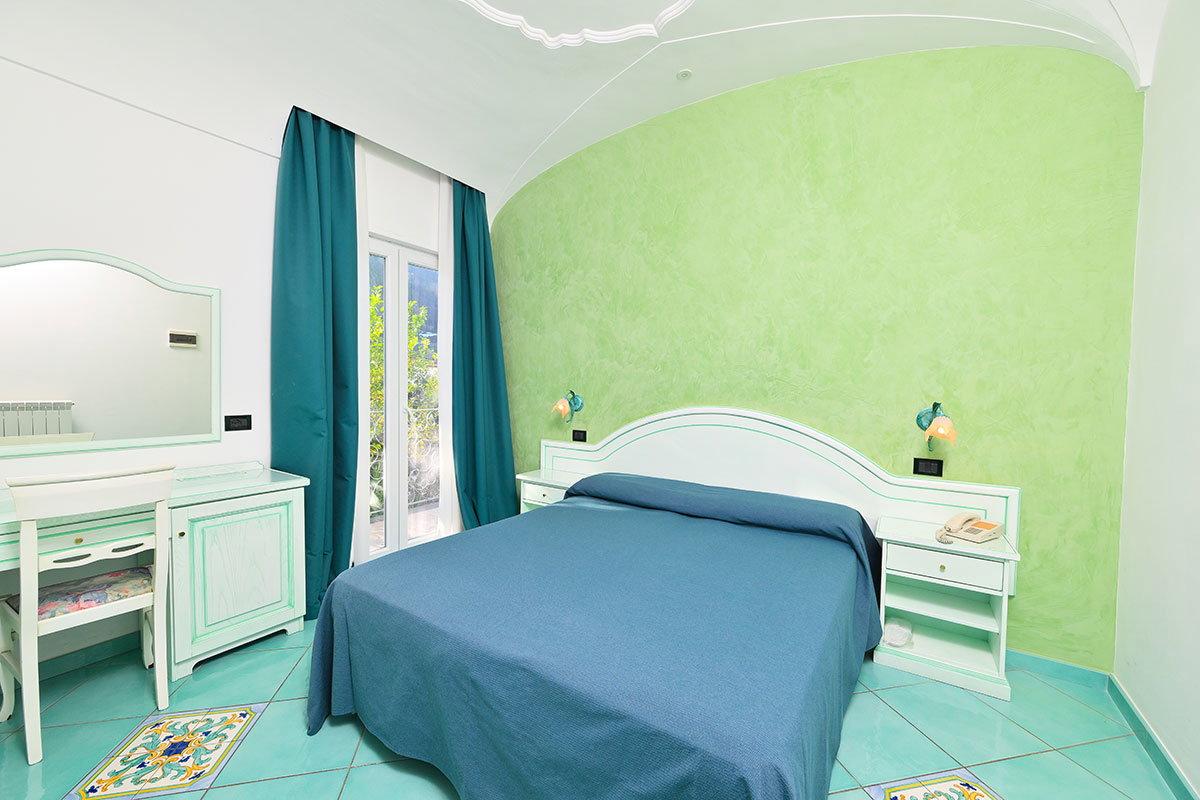 Camera Superior vista montagna con balcone