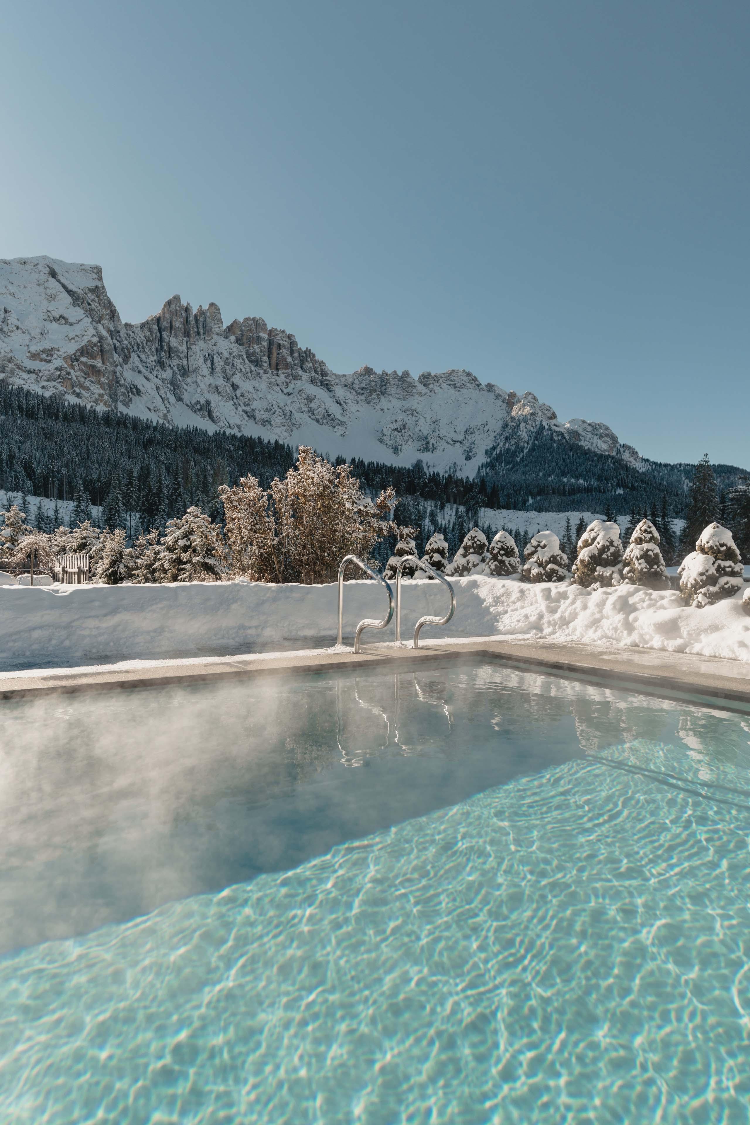 Hotel alpenrose vista esterna invernale