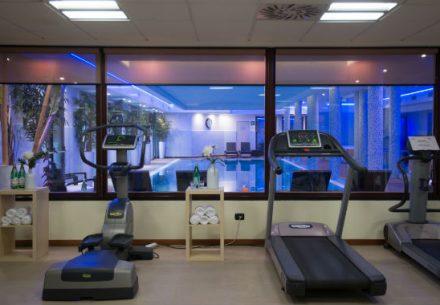 Area fitness con attrezzature moderne