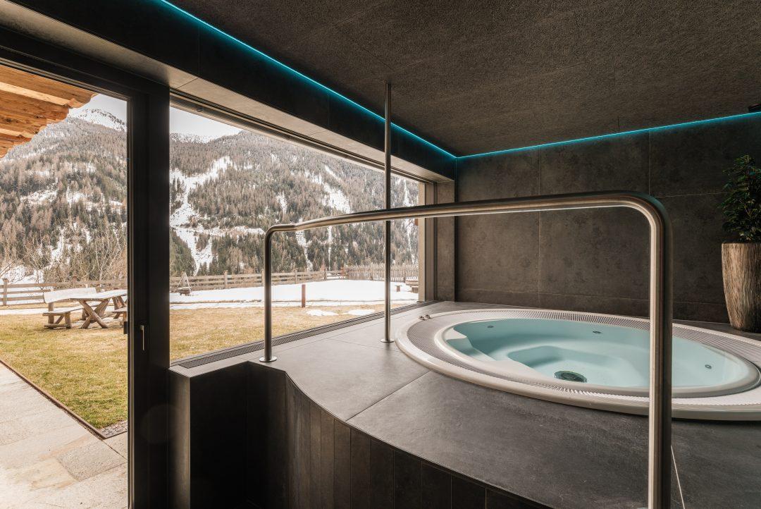 Vasca idromassaggio area spa