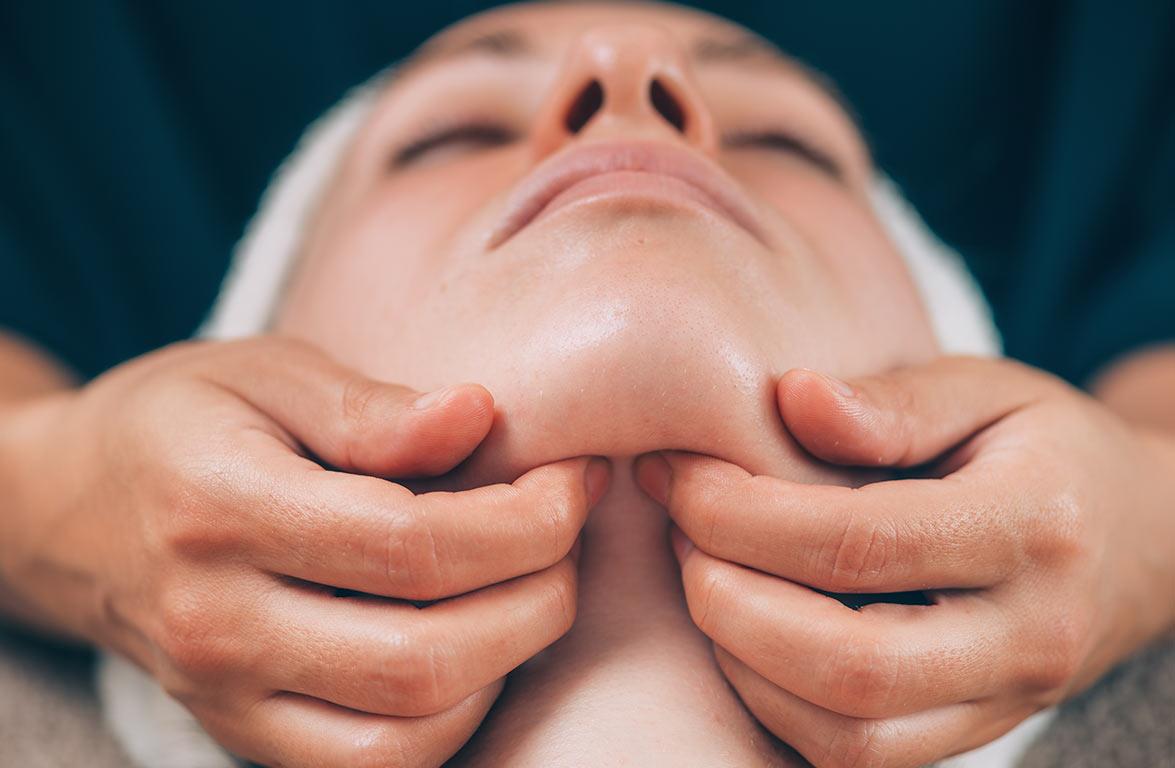 Massaggio viso rilassante