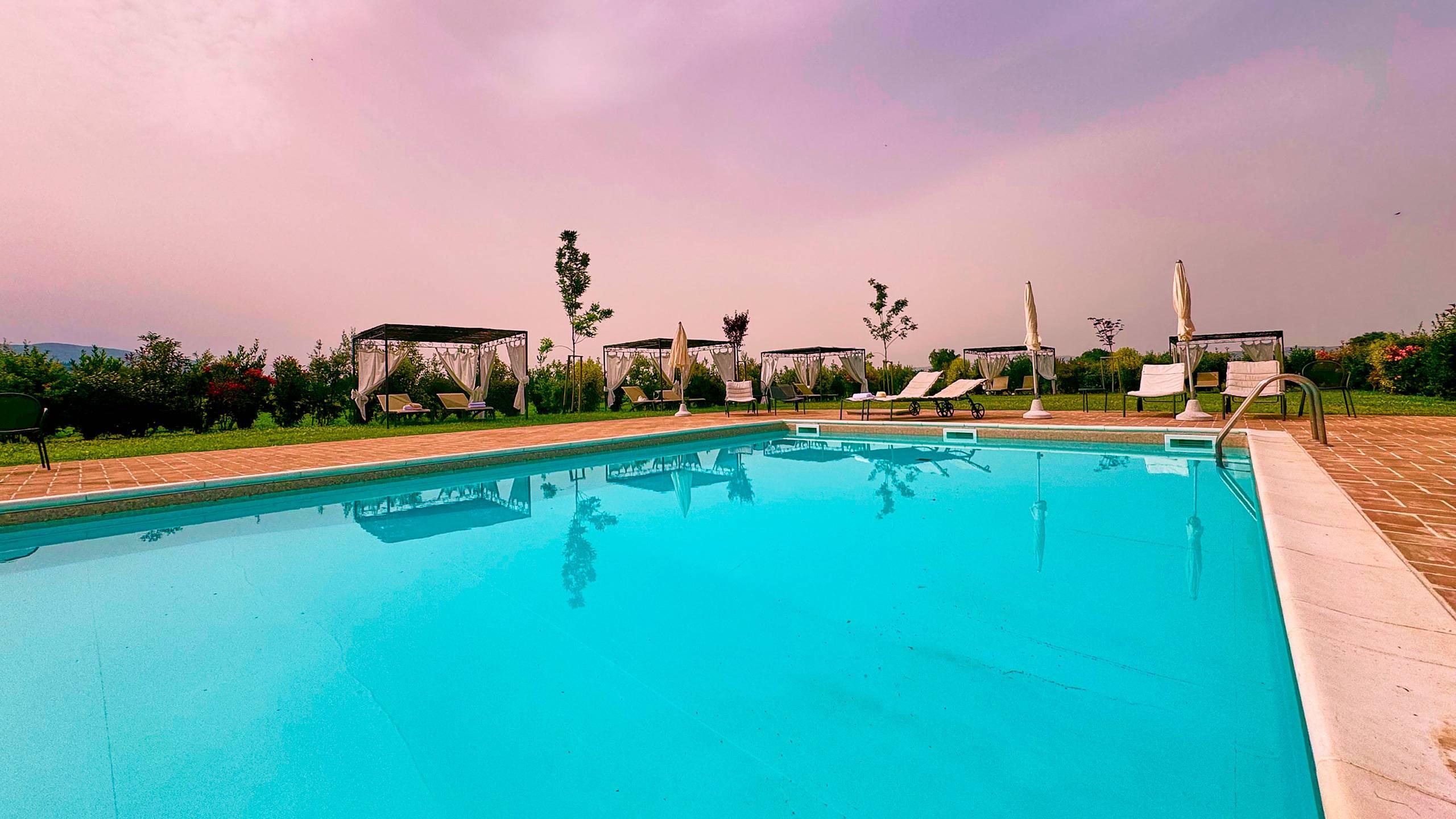 Piscina con vista su Assisi