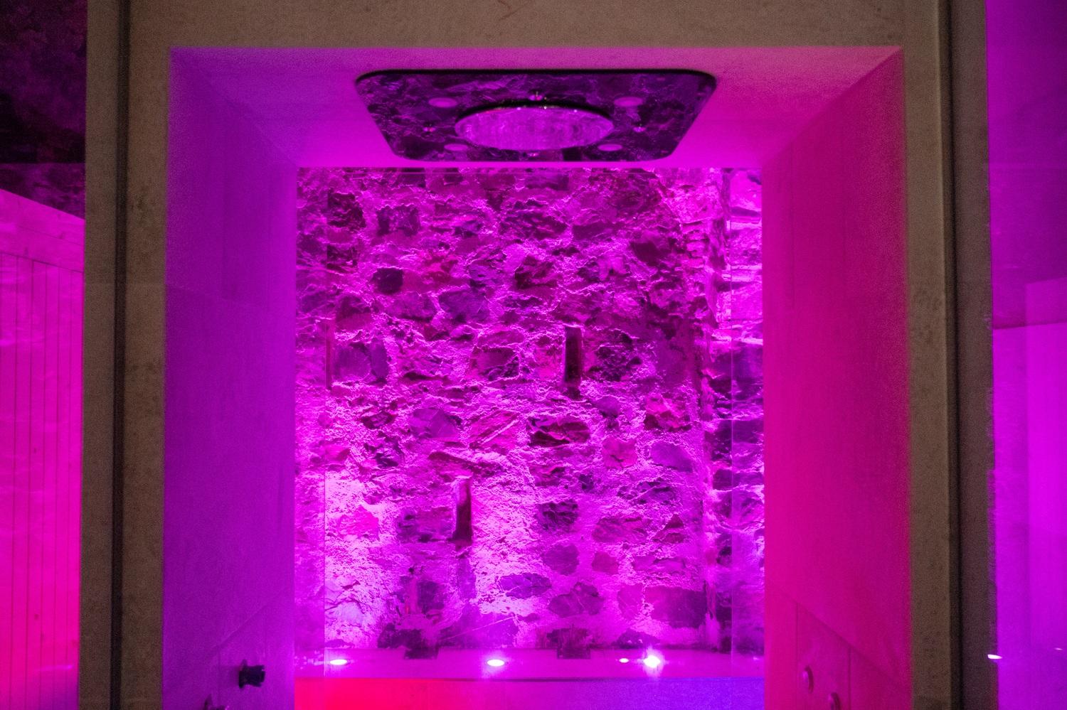 Doccia emozionale con getti multipli e cromoterapia