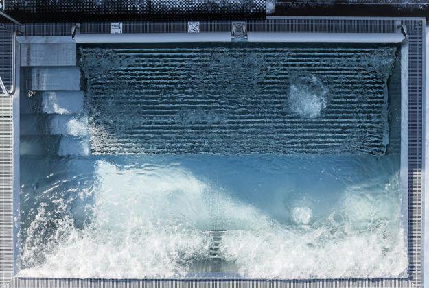 Piscina esterna riscaldata vista dall'alto