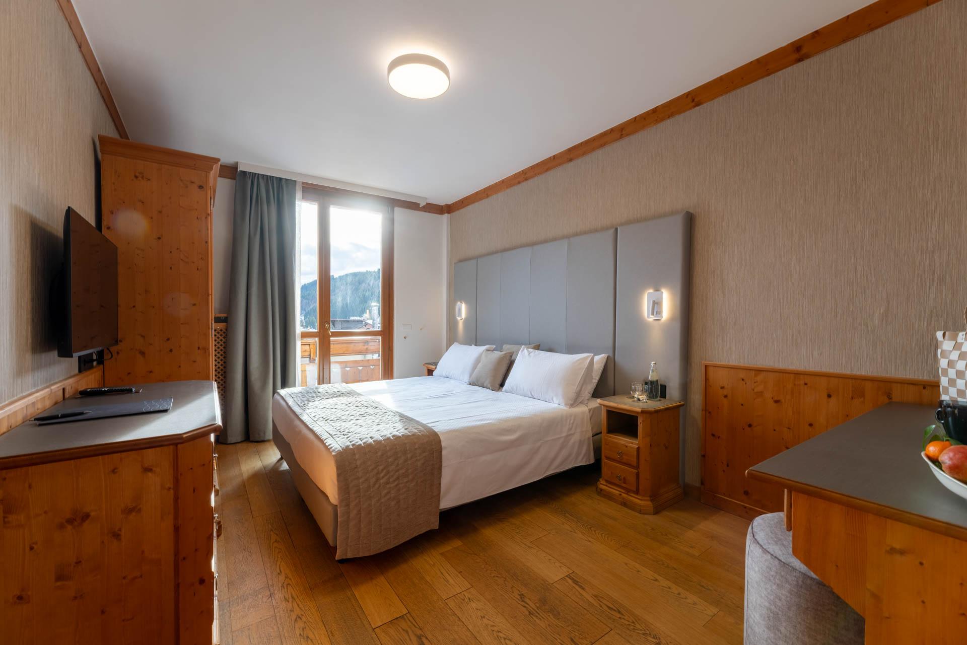 Camera Classic arredata in legno stile montano