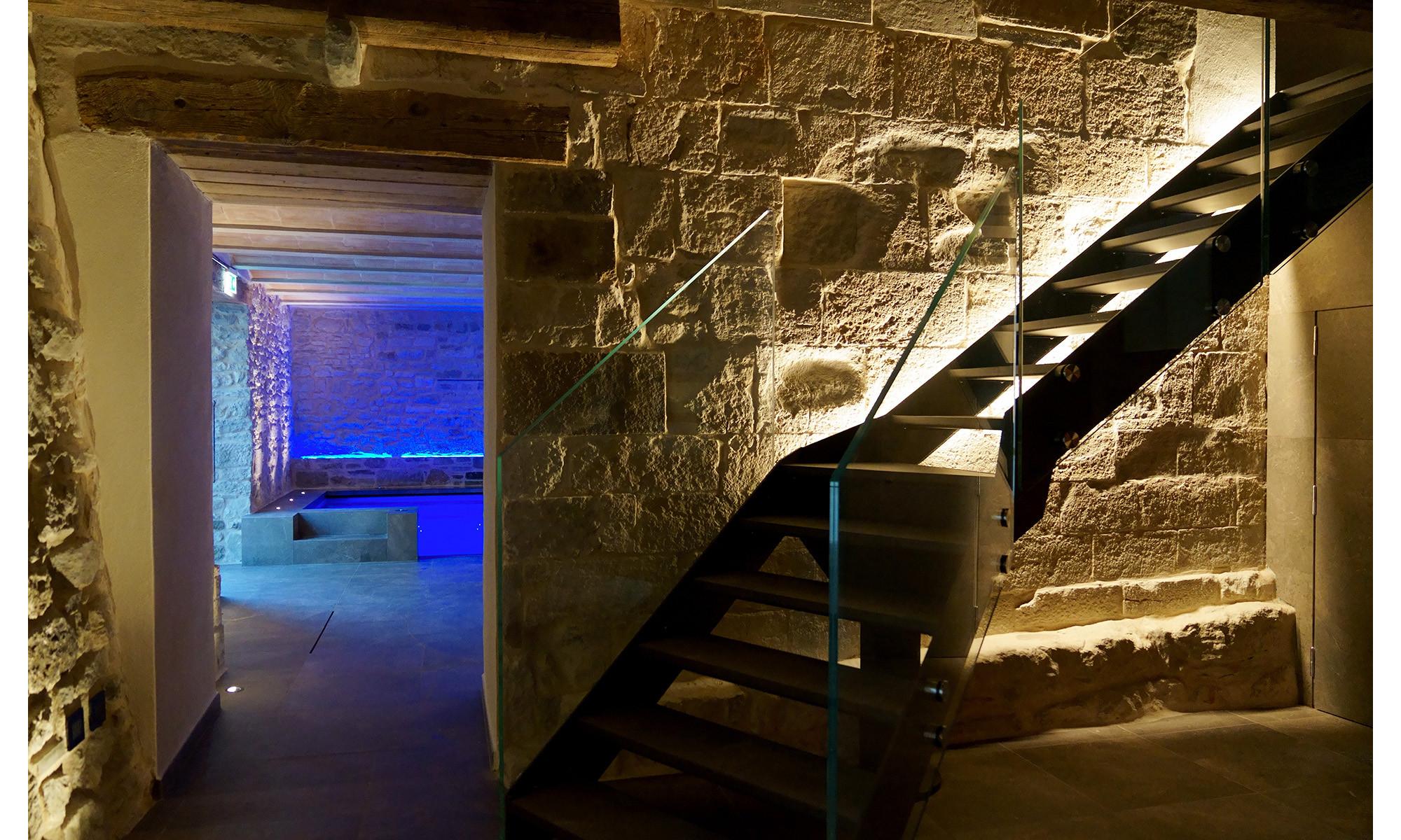 Dettaglio della Mineral Spa con cascata e docce emozionali