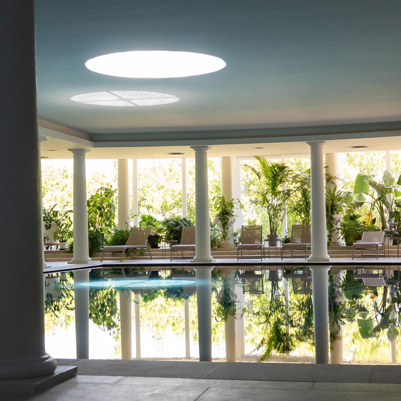 Piscina coperta riscaldata del centro benessere