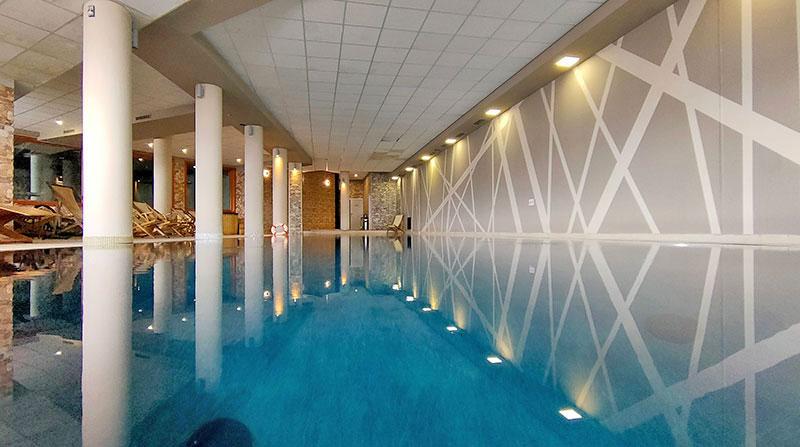 Piscina interna coperta riscaldata del Savoia Mountain Resort