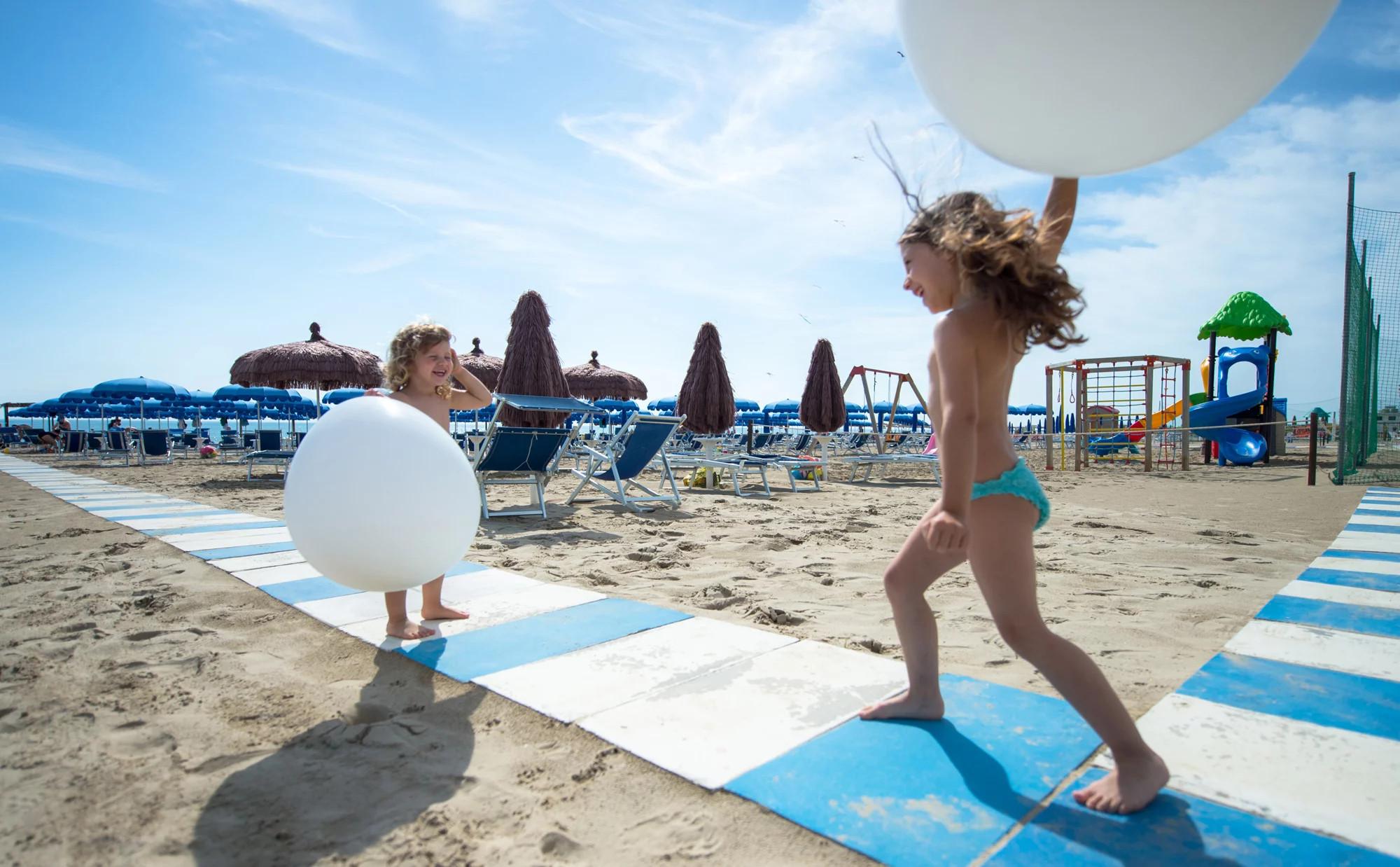 Spiaggia privata attrezzata del resort