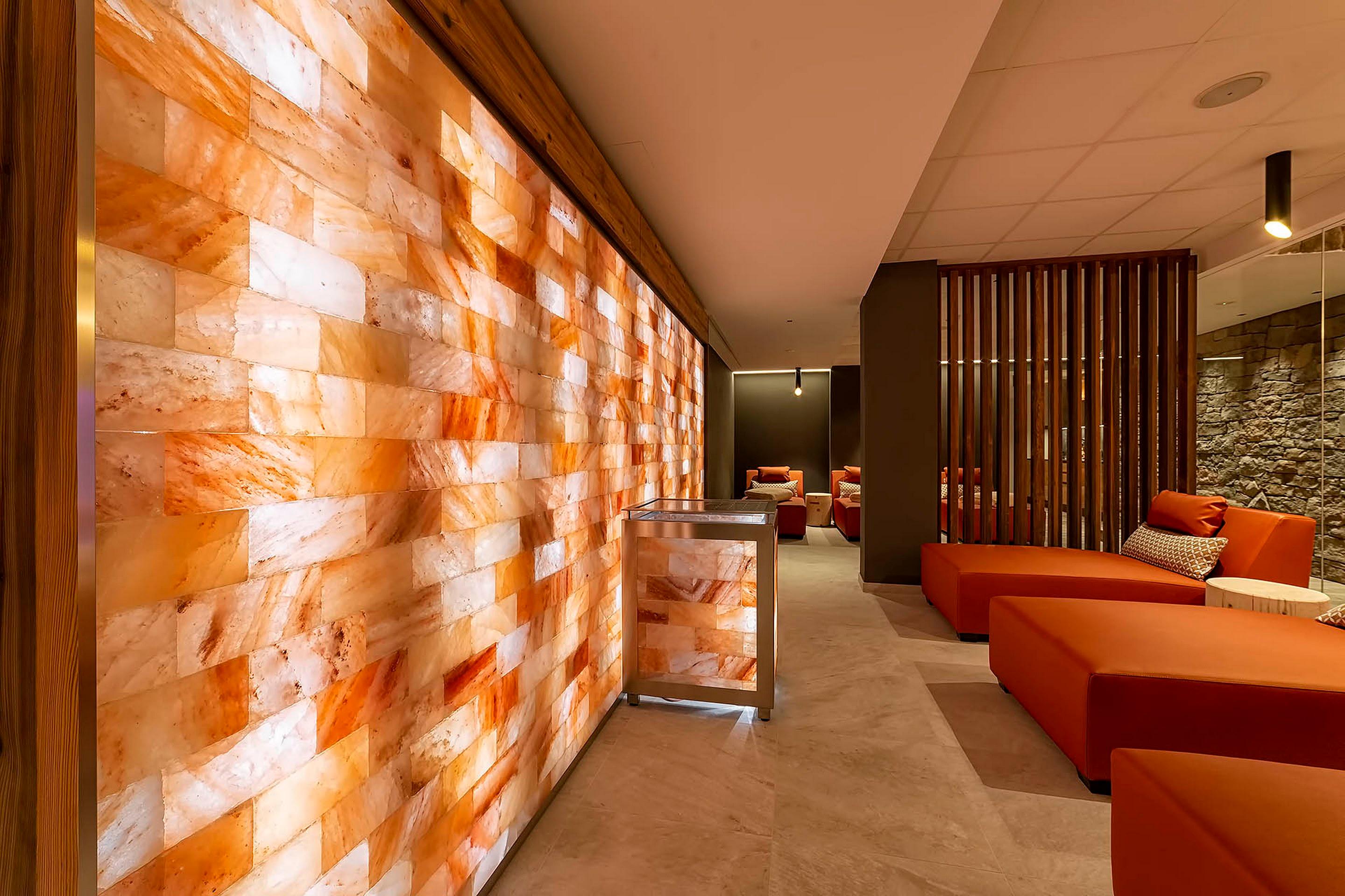 Parete di sale nella zona relax