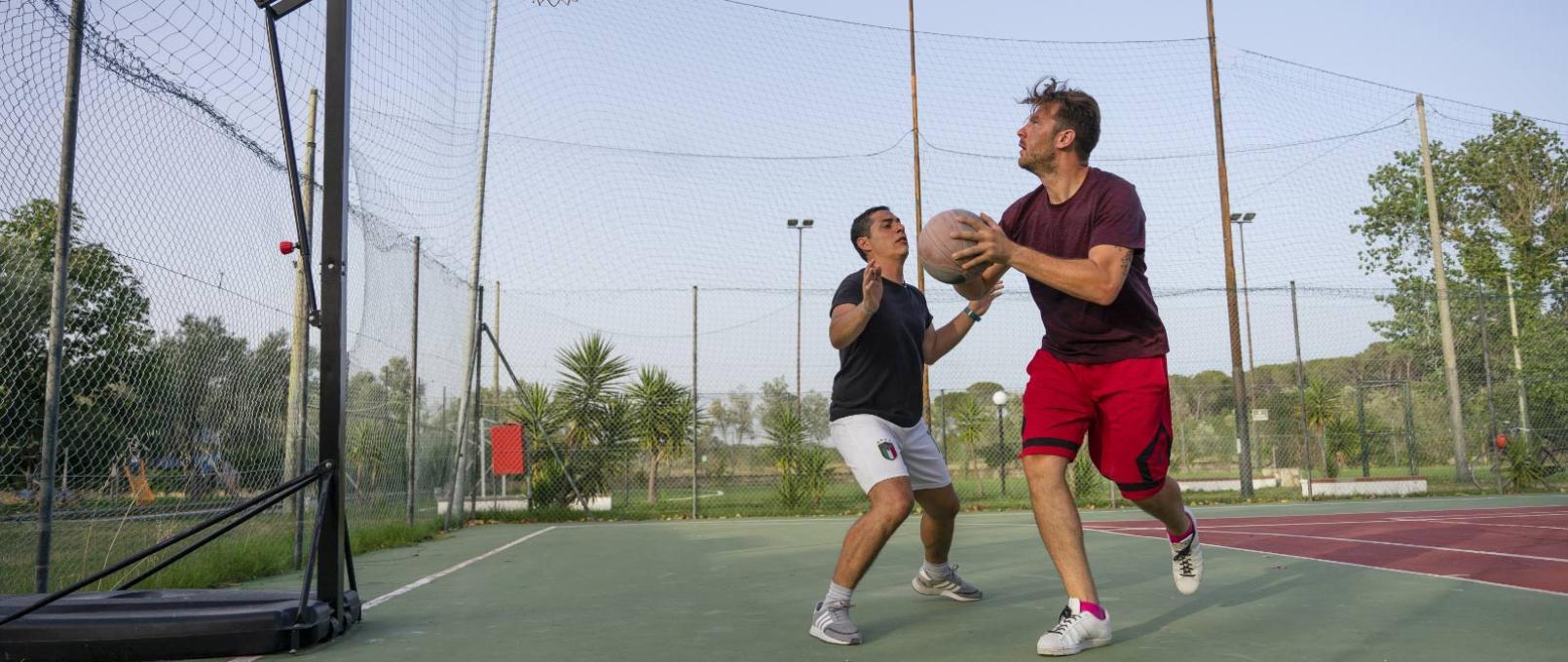 Piscina e area solarium