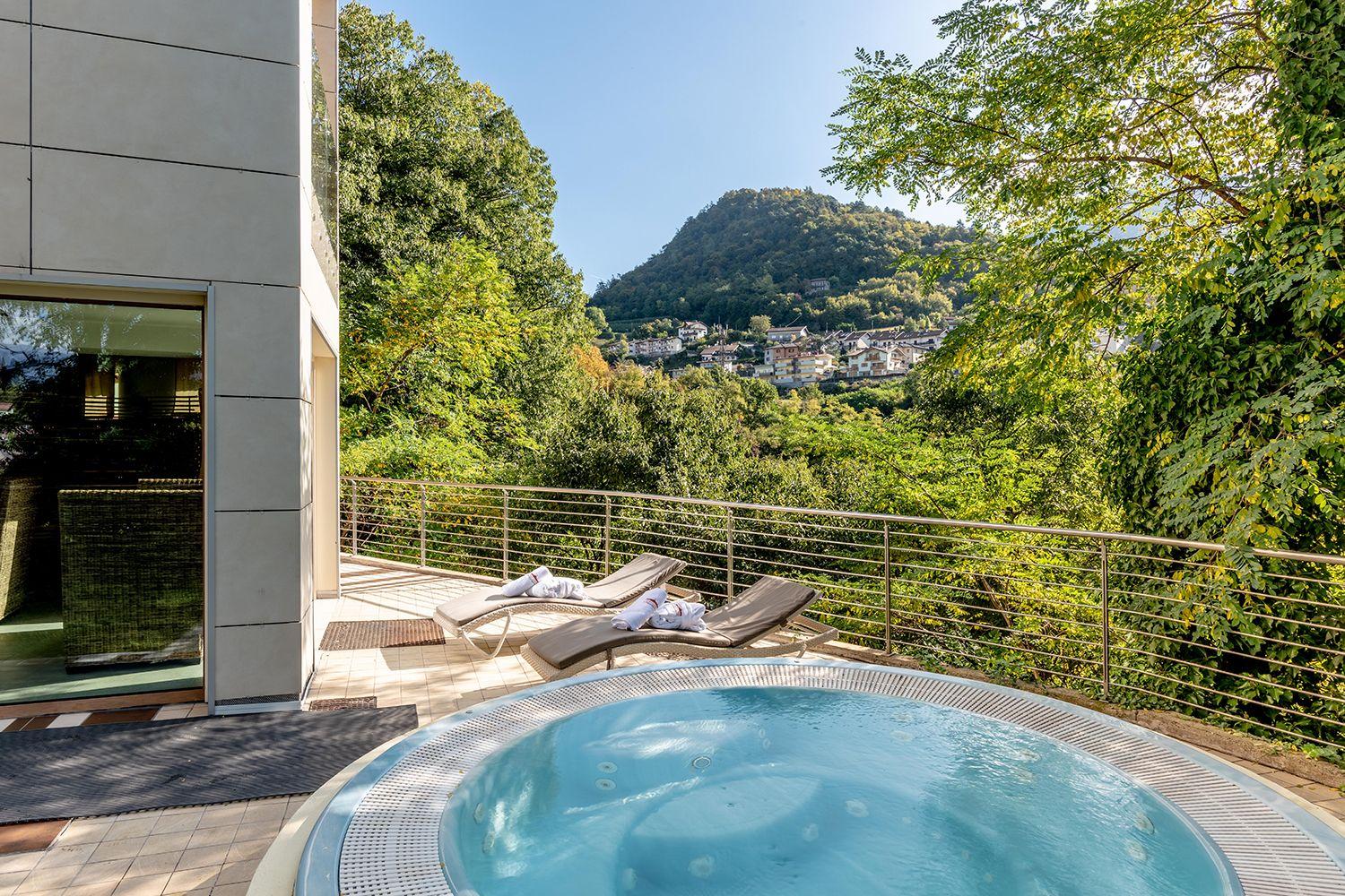 Idromassaggio esterno riscaldato con vista trento